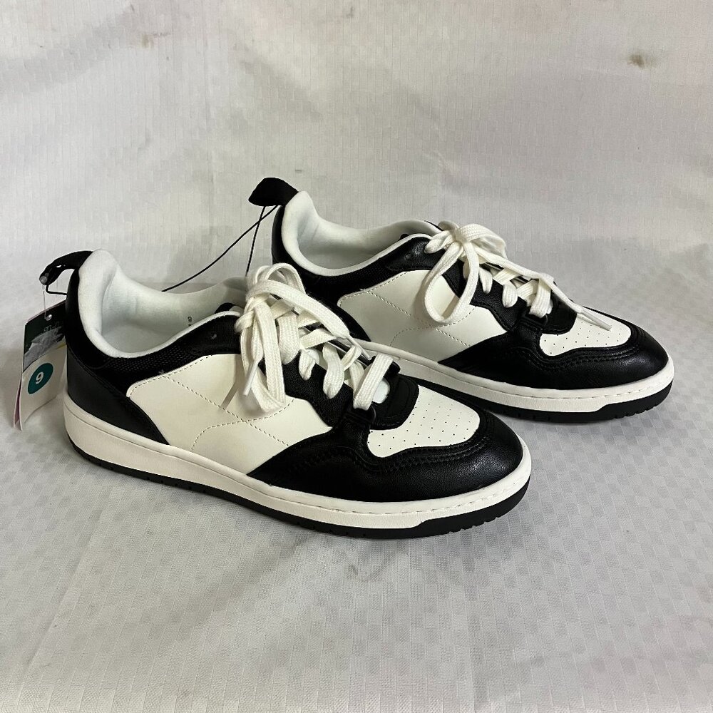 Wild Fable Women's 9 Black Fashion with Memory Foam Insole White Netty Sneakers